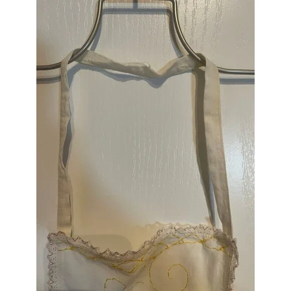 Vintage Embroidered Cream Colored Full Apron - Picture 12 of 12